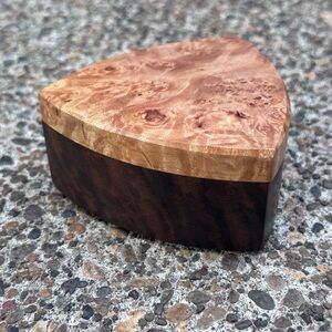 Gorgeous wooden Trinket , Jewelry, Treasure Box in Excellent condition! Vintage